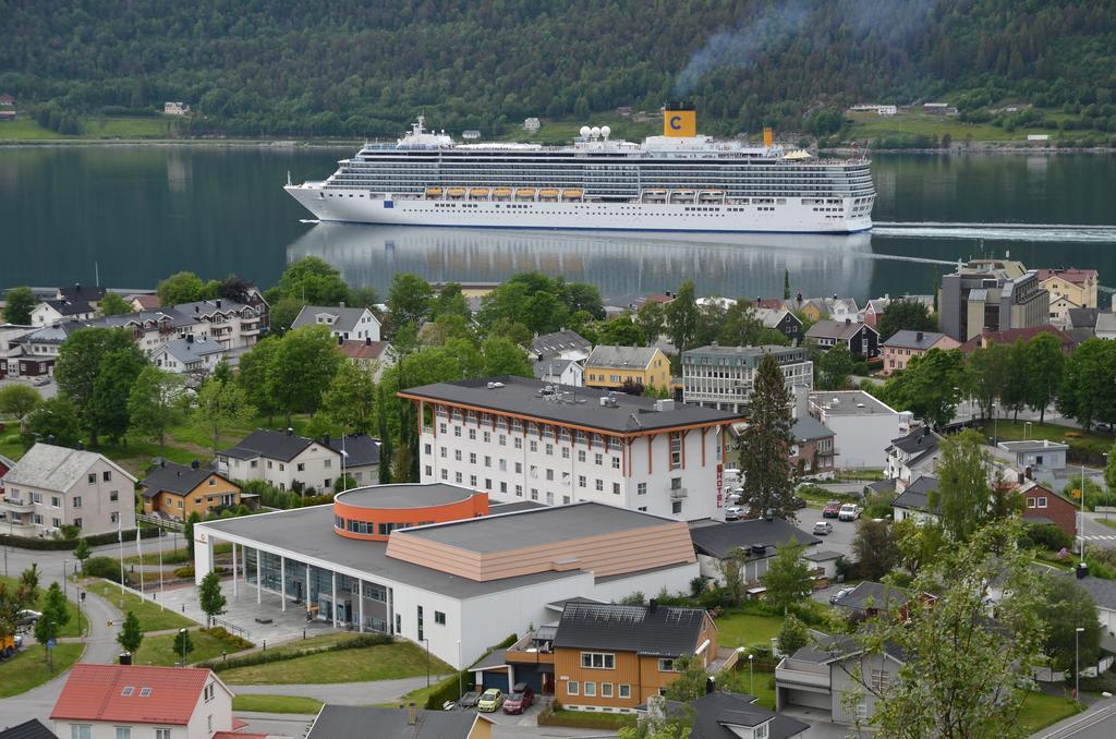 Grand Hotel - By Classic Norway Hotels Åndalsnes Exterior foto